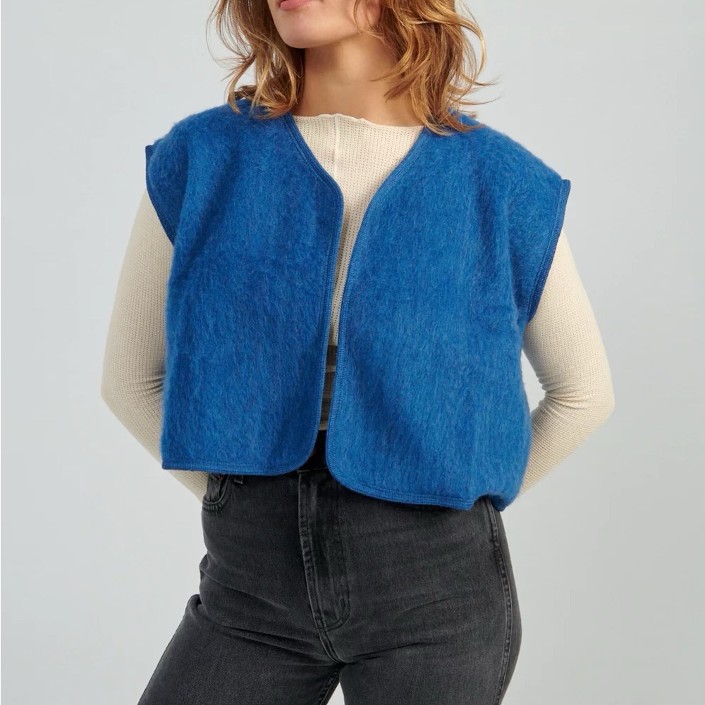 Retired exclusive w/tag. 100% wool (brushed & soft). Warm, bright blue.